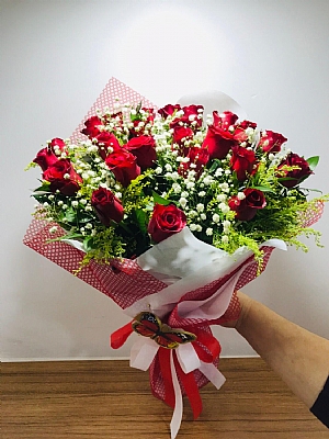 18 adet k�rm�z� g�l buketi